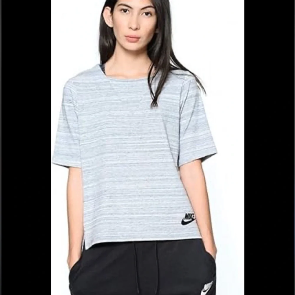 Nike short sleeve heathered gray tee medium